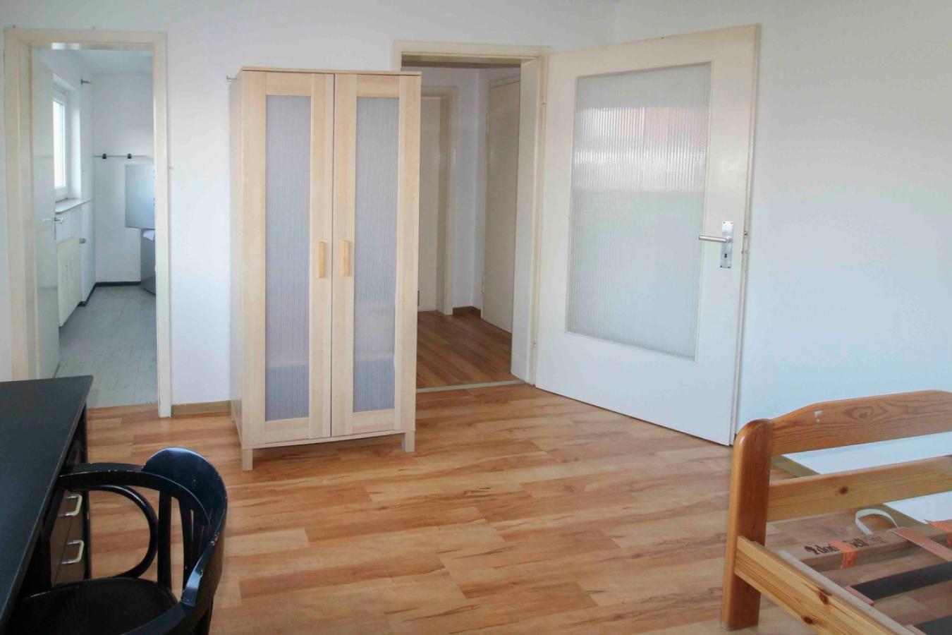 Wohn-Schlafzimmer (3)