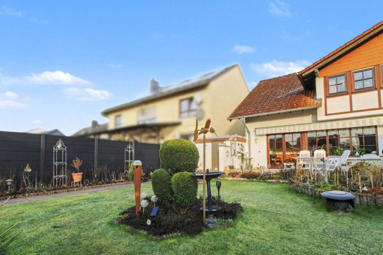 Garten mit Blick auf die Terrasse