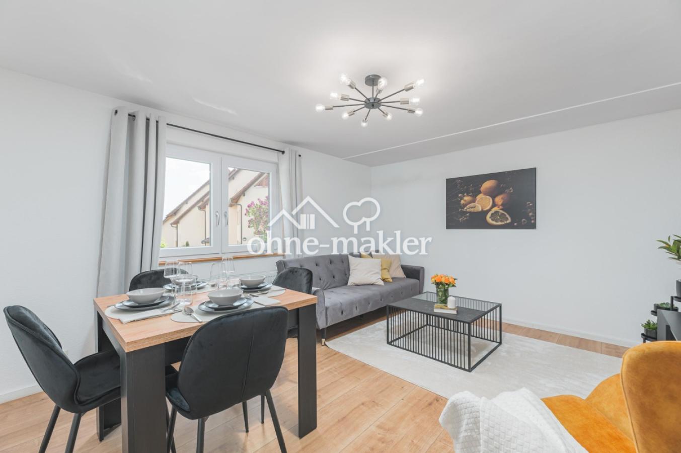 Wohnzimmer mit Esstisch