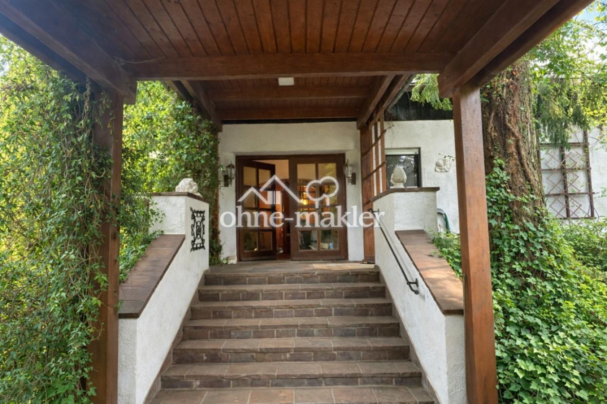 Überdachter Eingangsbereich 