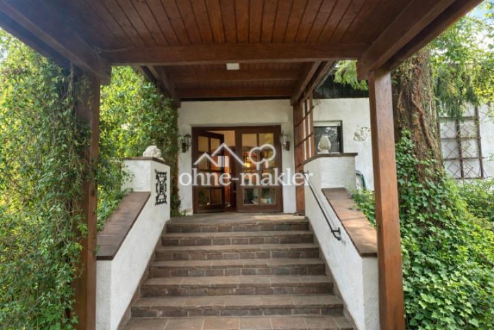 Überdachter Eingangsbereich 