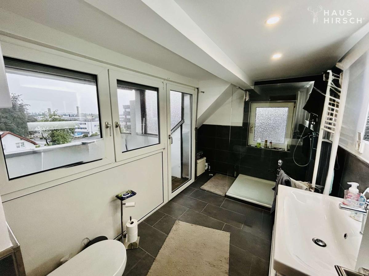 Badezimmer mit Balkon