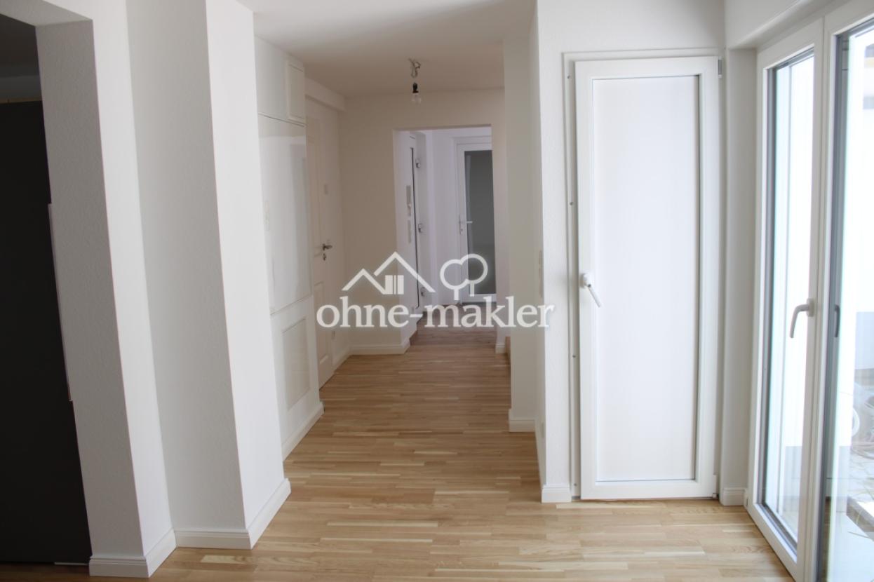 Flur zum Bad und Eingang