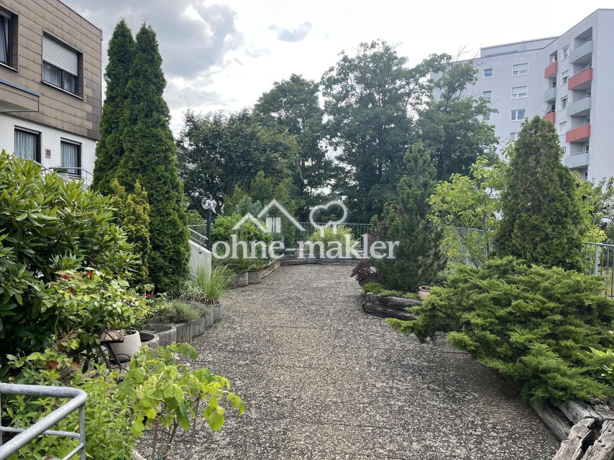 Terasse über den Garagen