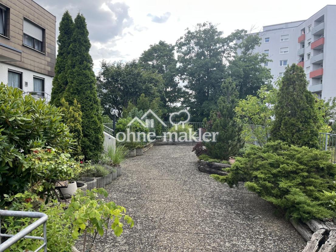 Terasse über den Garagen