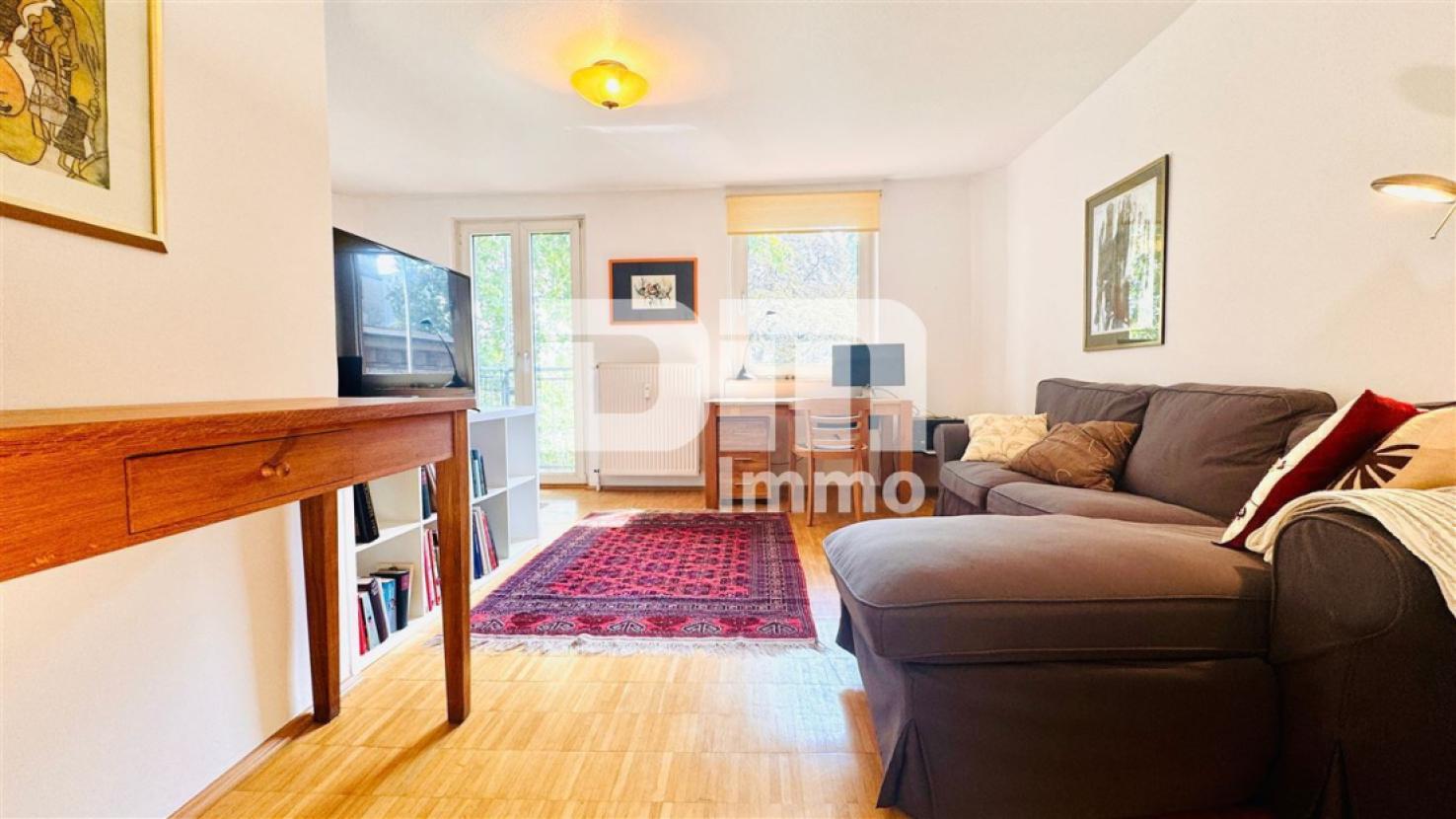 Wohnzimmer / Zugang Balkon