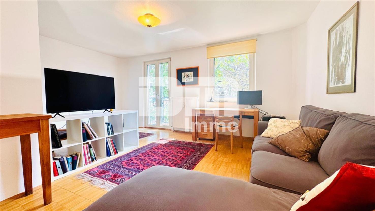 Wohnzimmer / Zugang Balkon