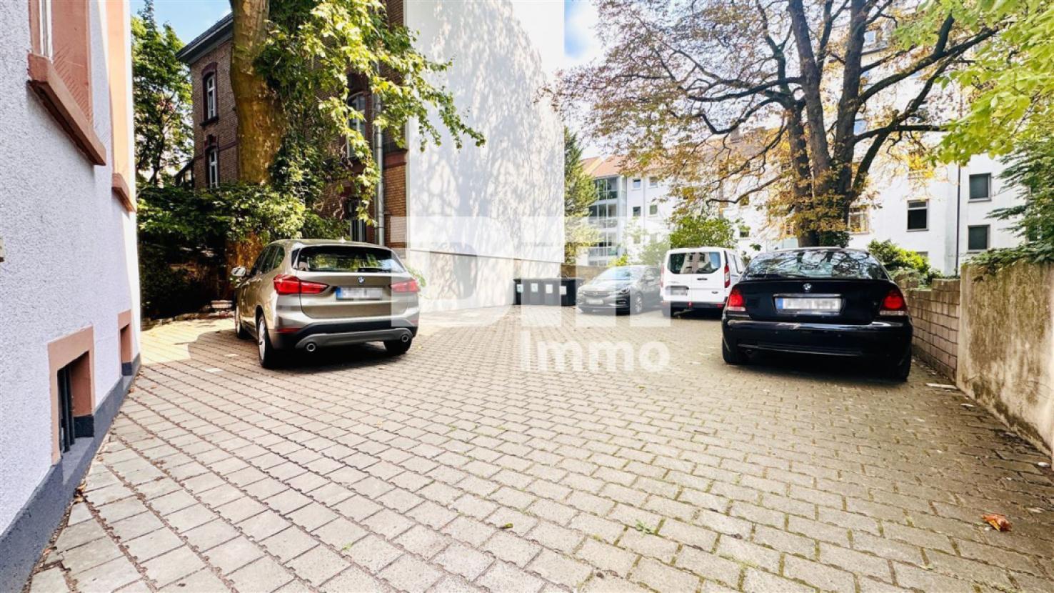 Innenhof Parkplatz optional