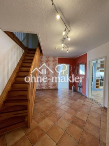 Flur mit Treppe in Spitzboden