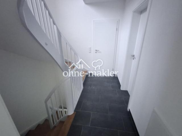 Flur OG (Blick zum Bad)