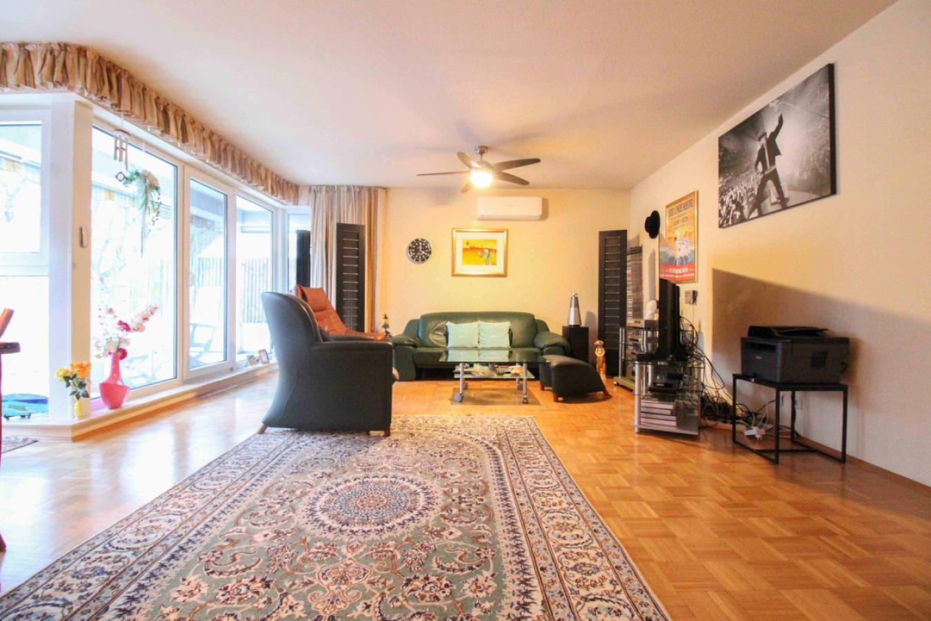 Wohnzimmer mit Terrasse