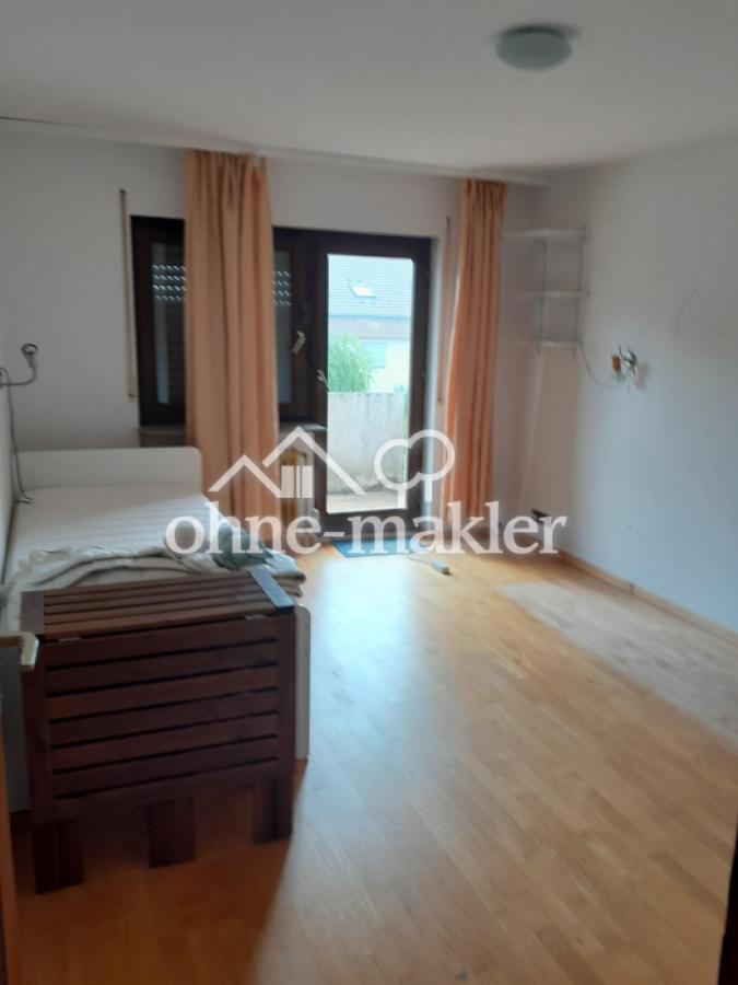 Schlafzimmer mit Zugang zum Ba