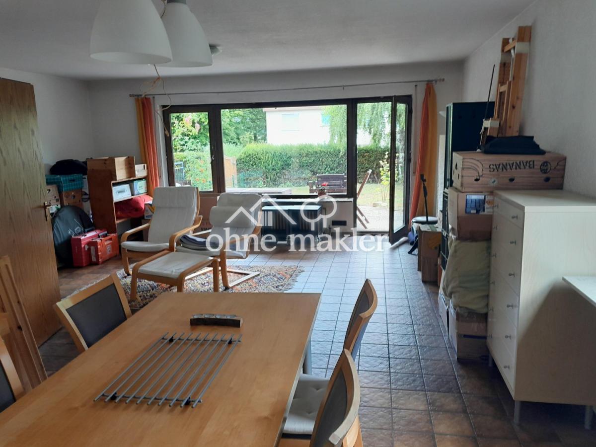 Wohnz. mit Trennw. z. Treppenh