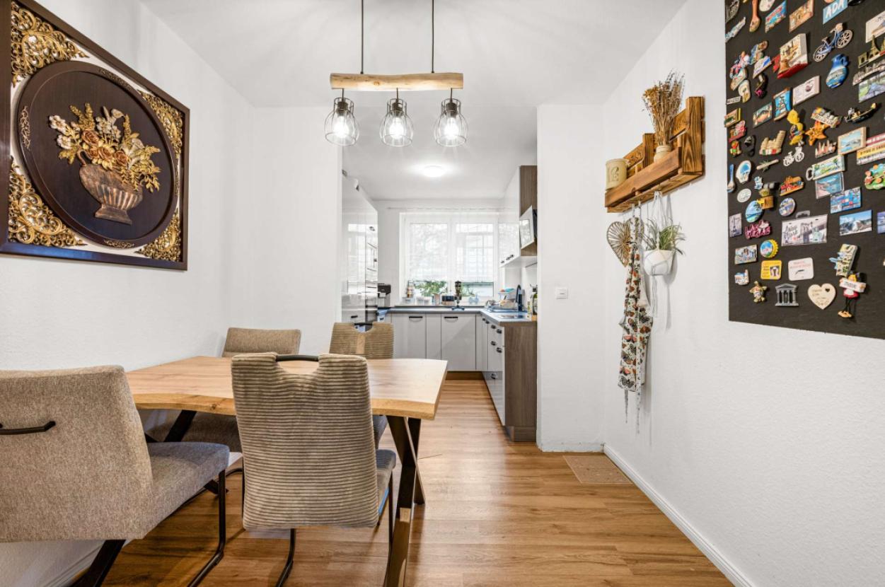 Esszimmer und Küche