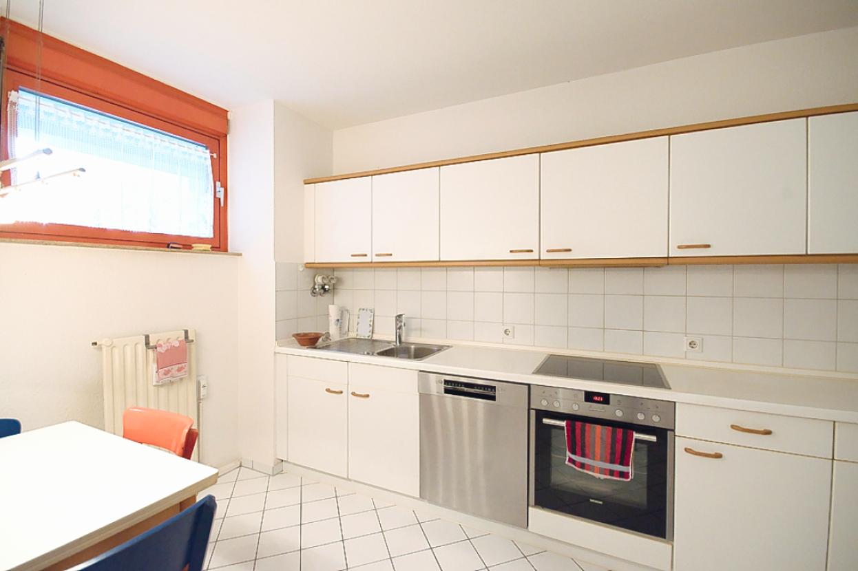 Große Küche mit Essecke