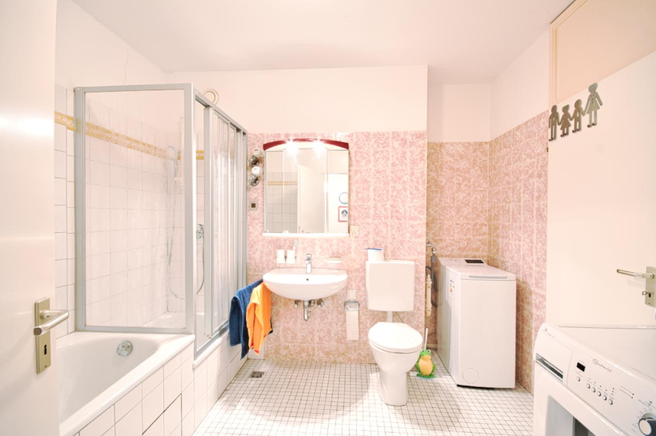 ...sowie Platz für Waschmaschine und Trockner