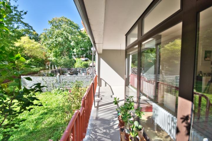 Große Loggia mit Option auf Garten (siehe Nachbar)