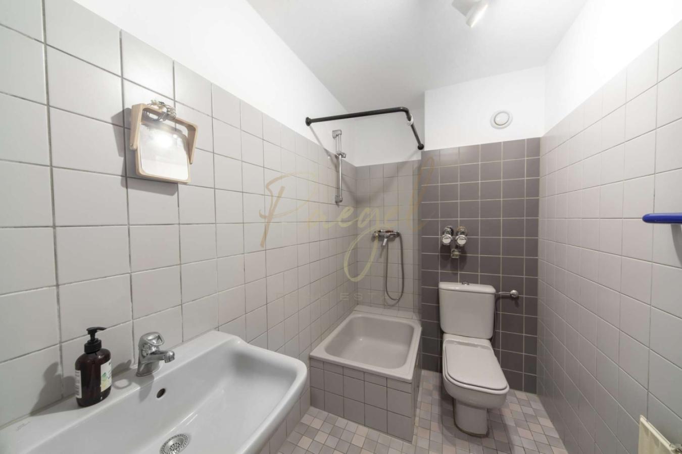 Badezimmer mit Dusche