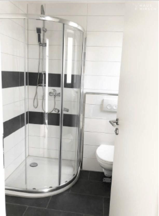 Gäste-WC mit Dusche