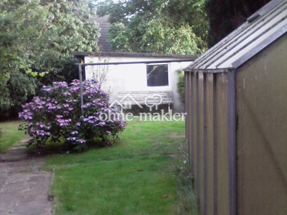 Südseite mit Nebengebäude