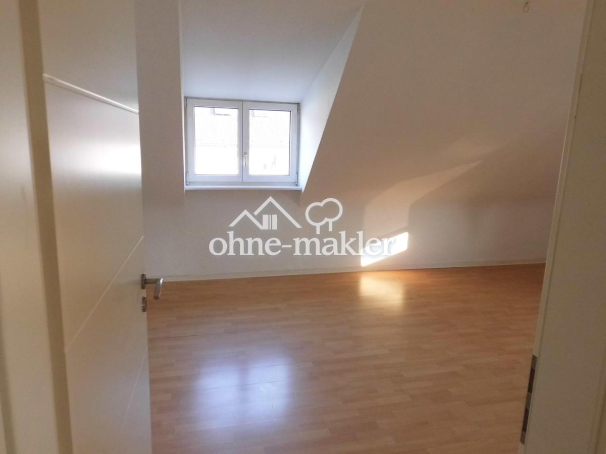 Schlafzimmer DG links