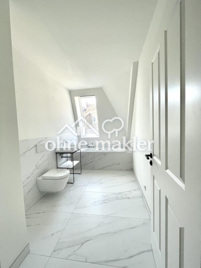 2 Bäder mit Fenstern