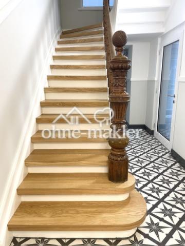 Sanierte Treppe m. Stilelement