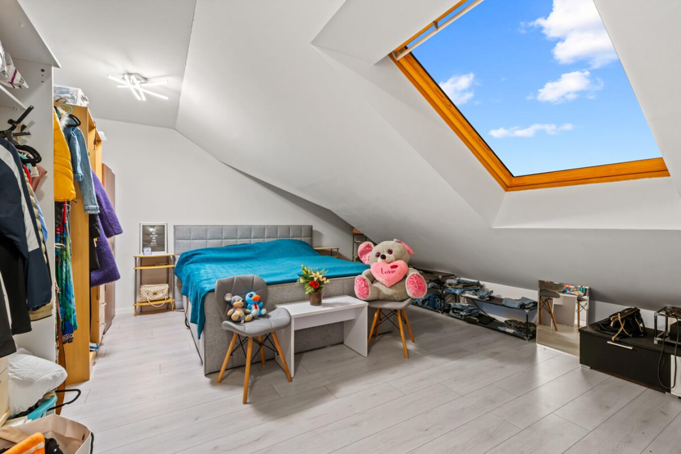 Schlafzimmer 1