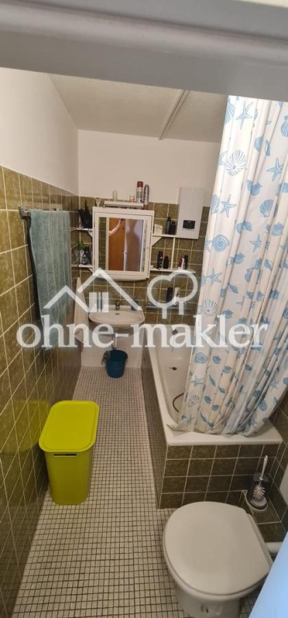 Bad mit Wanne und WC