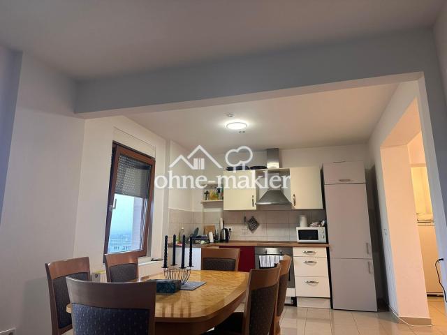 Esszimmer mit Küche