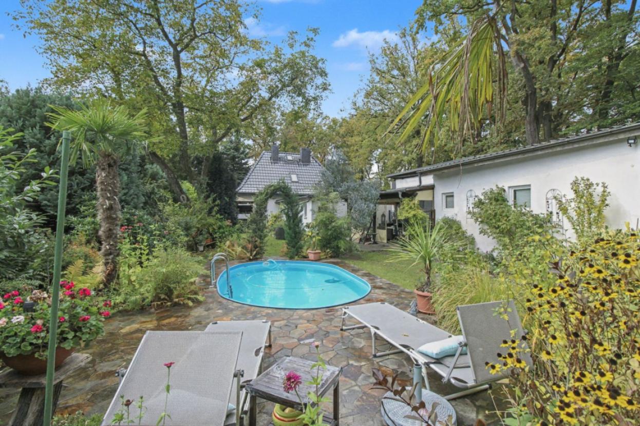Garten mit Pool