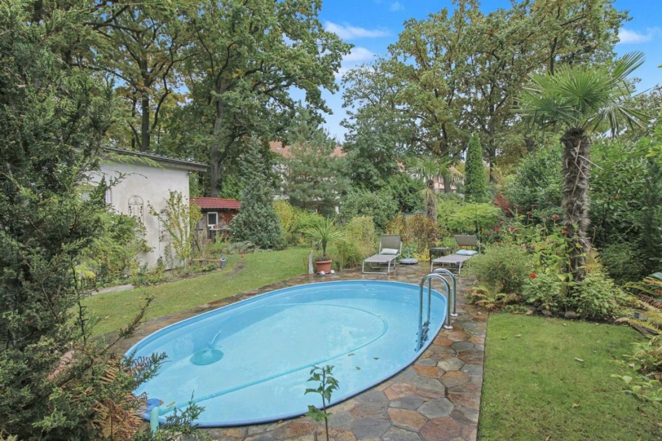 Garten mit Pool