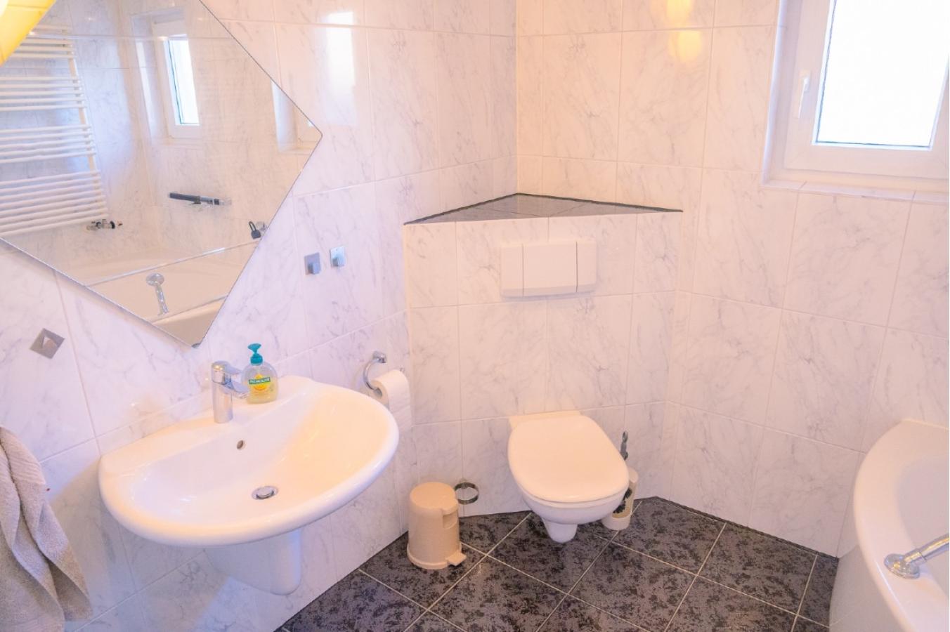 Daberkow Immobilien - Badezimmer Erdgeschoss