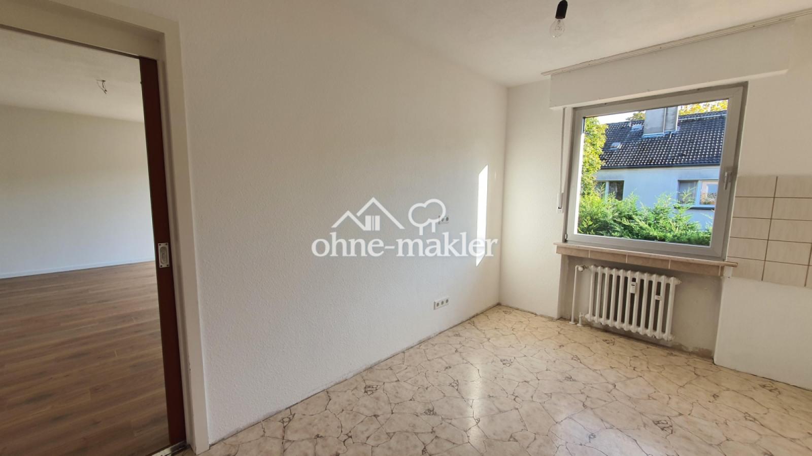 Küche; Durchgang Wohnzimmer