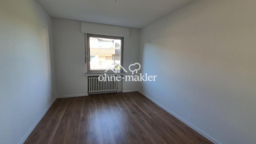 Arbeits-/Ess-/Kinderzimmer