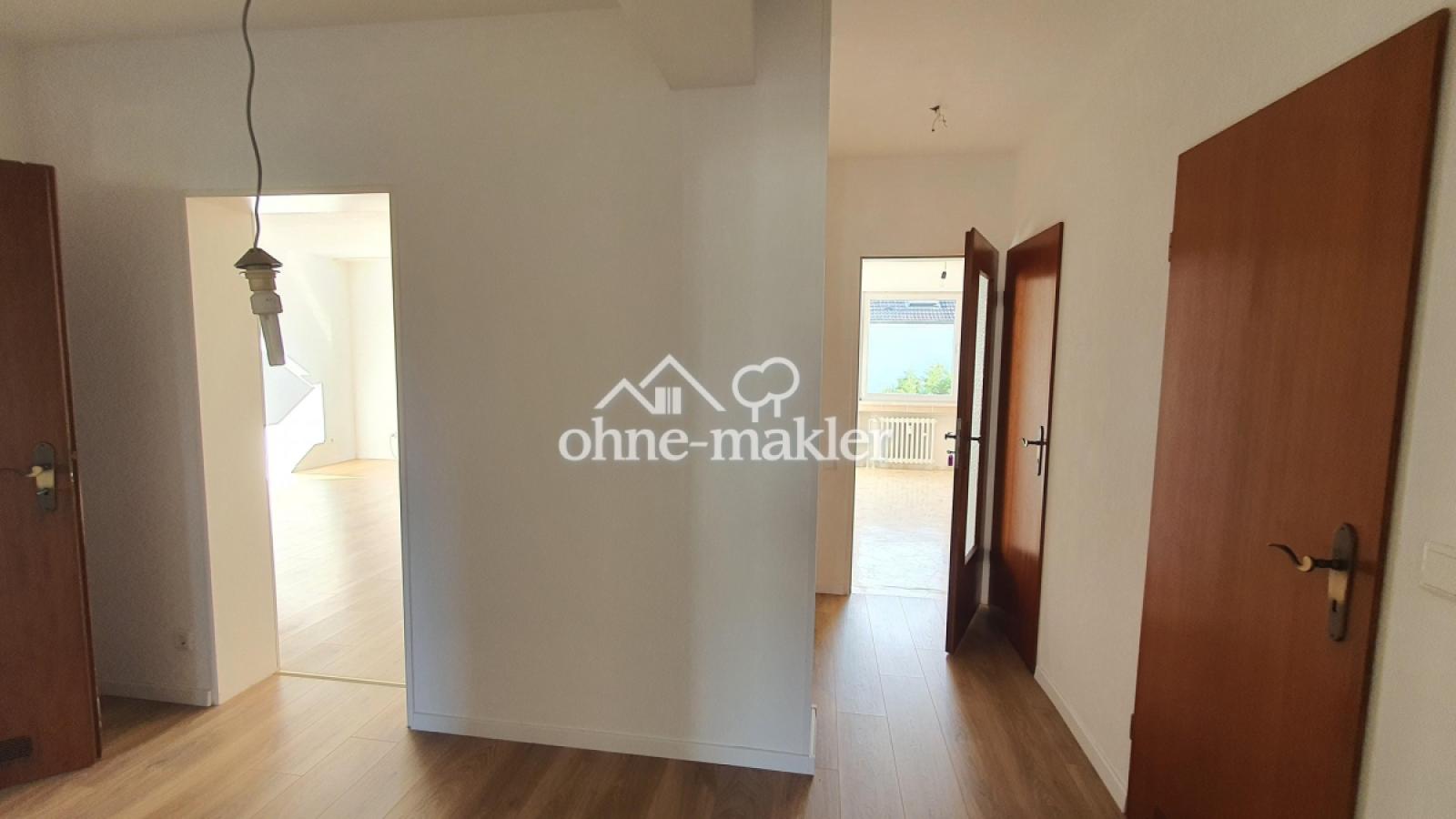 Flur: Wohnzi, Küche,Abstellr.