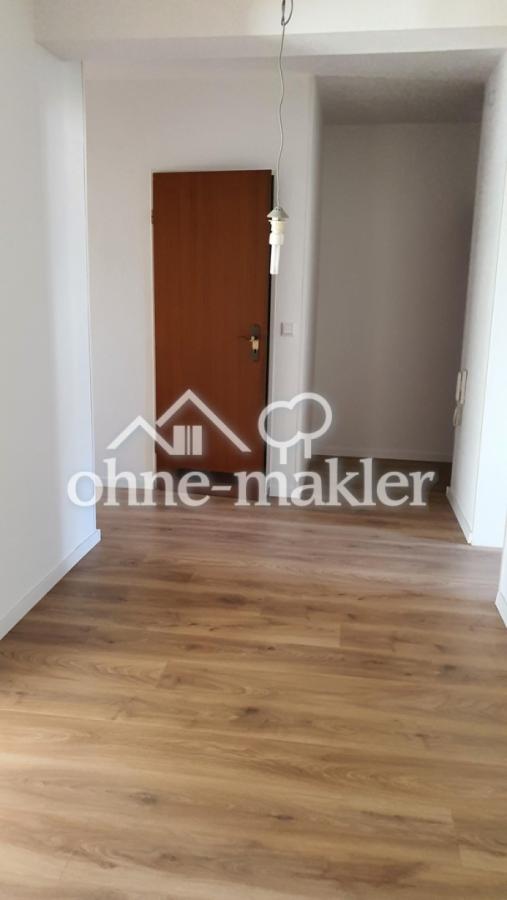 Flur Richtung WC u. Eingang