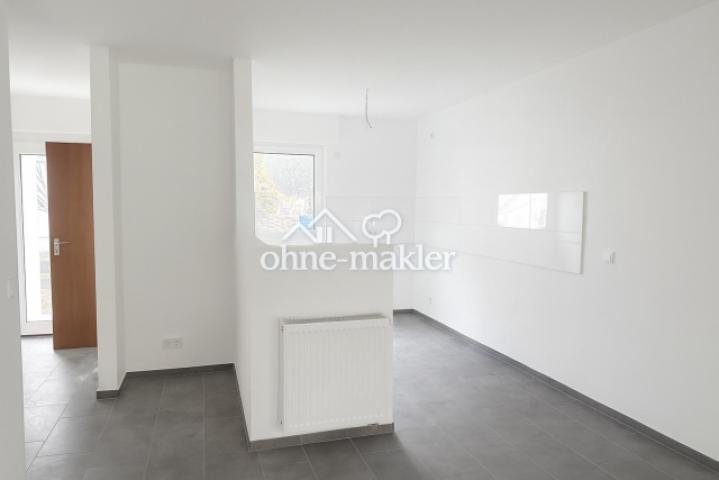 Küche und Flur mit Garderobe