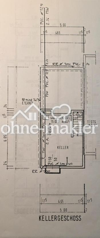 weiterer Raum links von Treppe