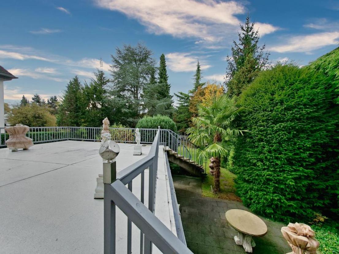 Seitliche Treppe Terrasse