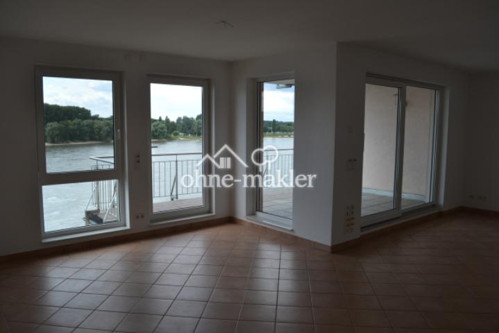 Wohn-/Esszimmer mit Balkon