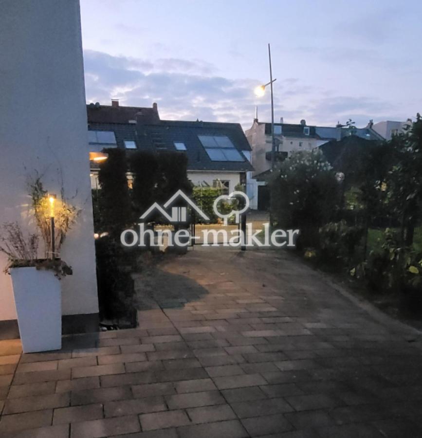 Wohnwagen- Wohnmobilstellplatz