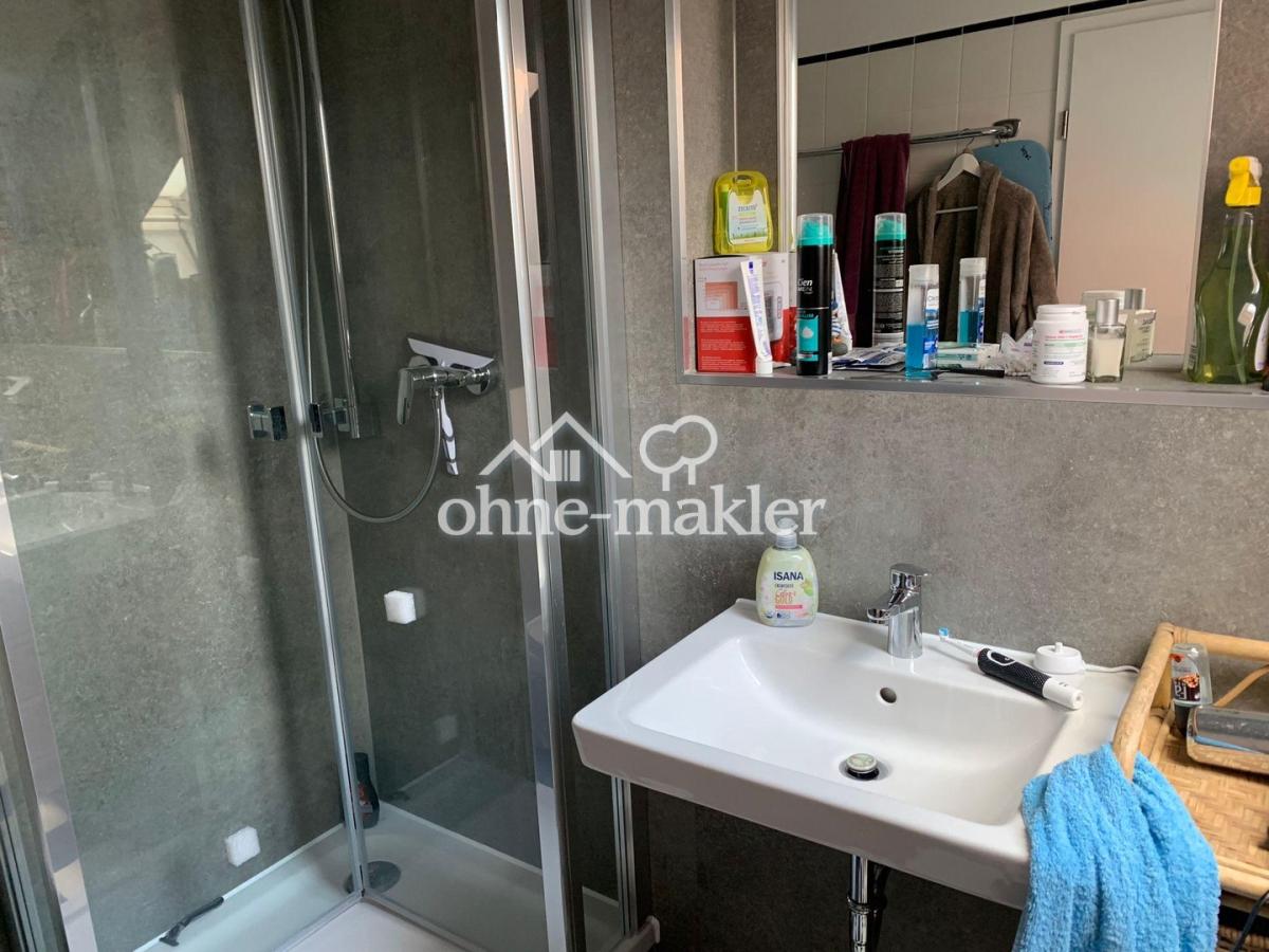 Bad mit Echtglasdusche