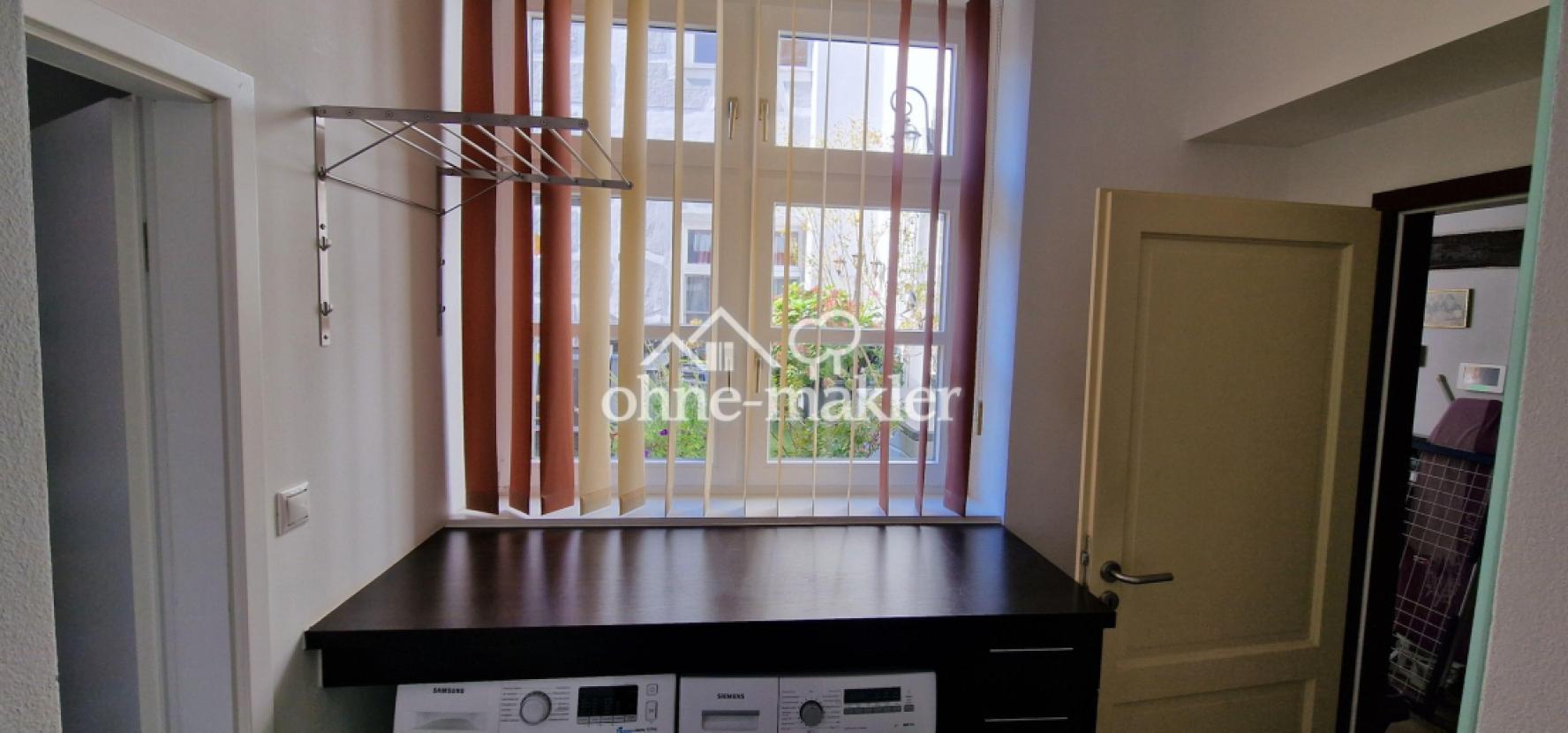 Blick Waschraum auf Terrasse