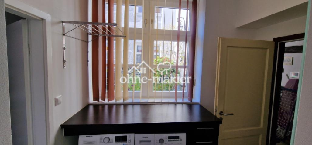 Blick Waschraum auf Terrasse