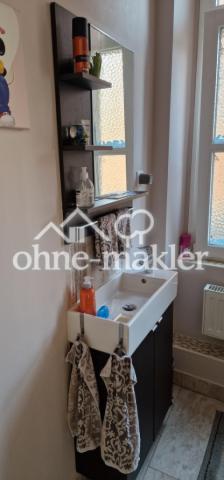 Toilette mit Waschbecken