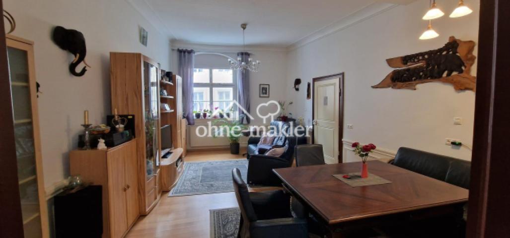 Wohnzimmer mit Parkettboden