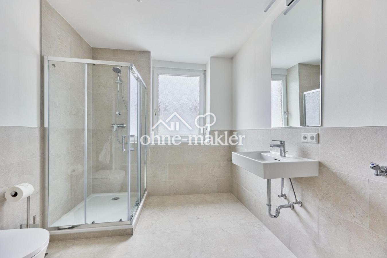 Tageslichtbad mit Handtuchheiz