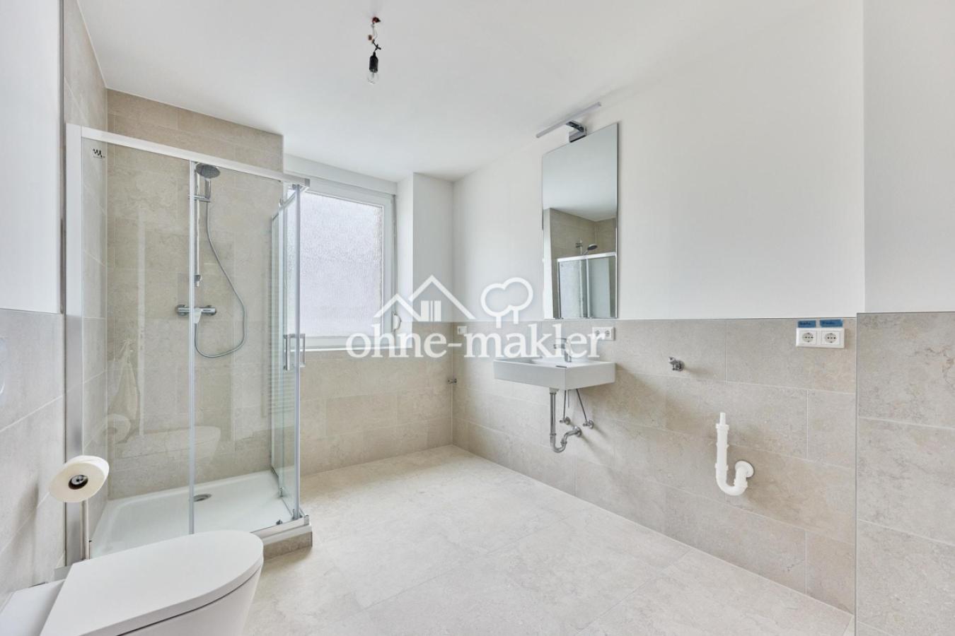 Tageslichtbad mit Handtuchheiz