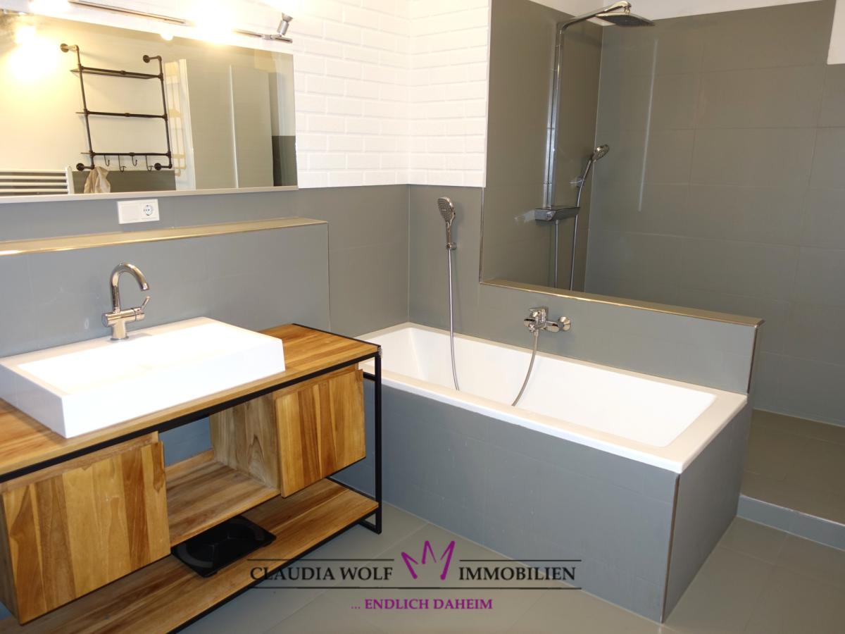 Bad mit bodenebener Dusche